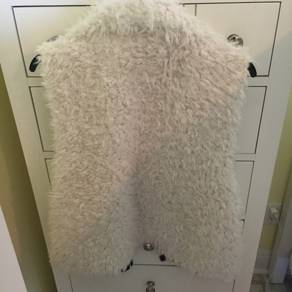 Faux fur vest - Picture 3 of 3